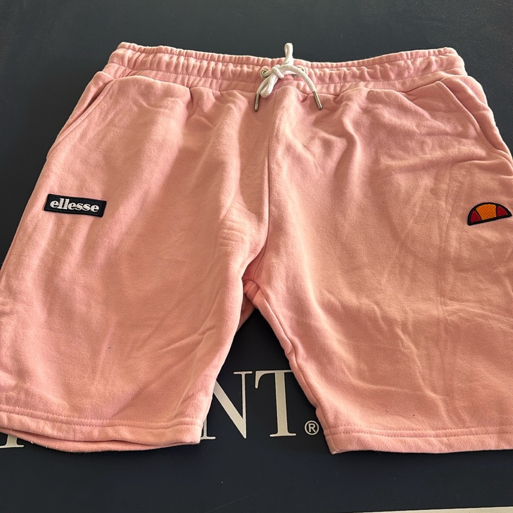 Ellesse mens size medium